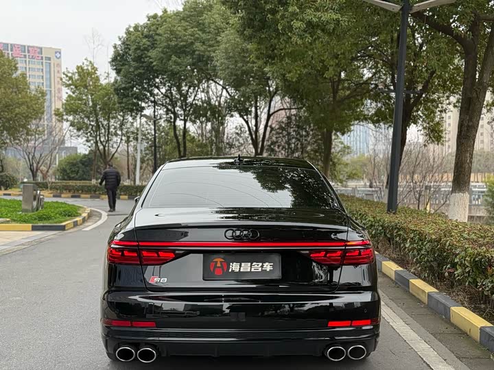 Фото 5 - Audi S8