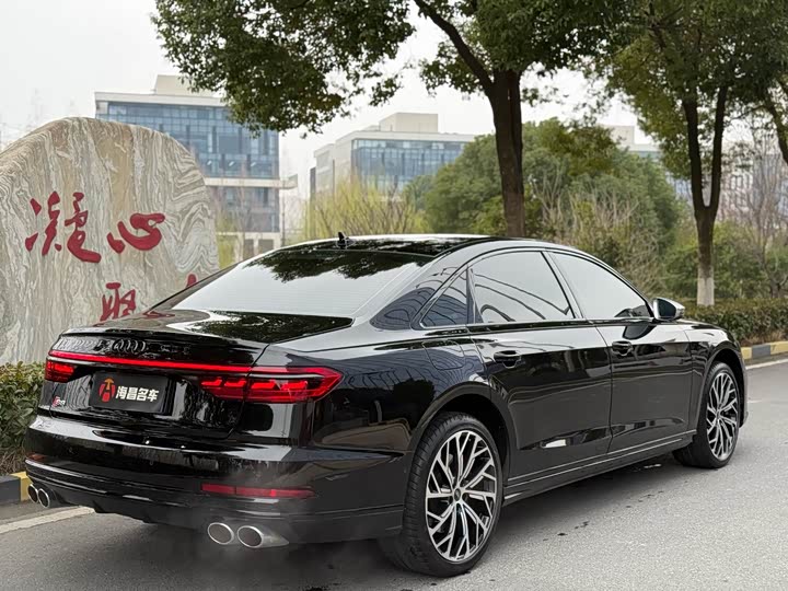 Фото 6 - Audi S8