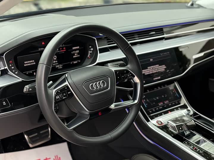 Фото 7 - Audi S8