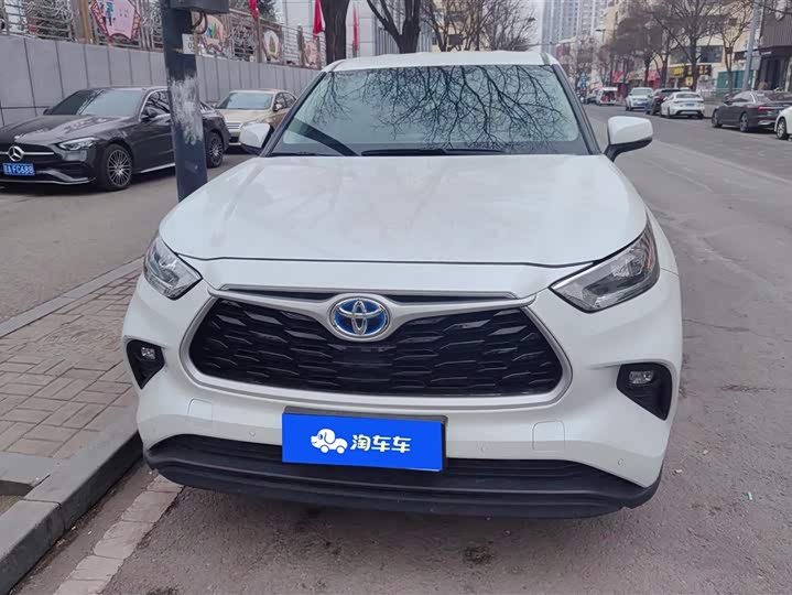 Photo 2 - Toyota Highlander