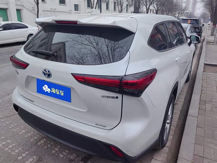 Photo 3 - Toyota Highlander