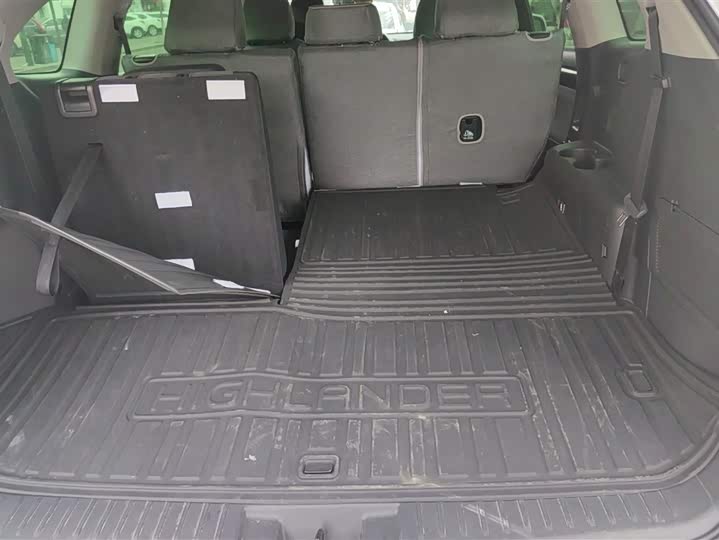 Photo 4 - Toyota Highlander