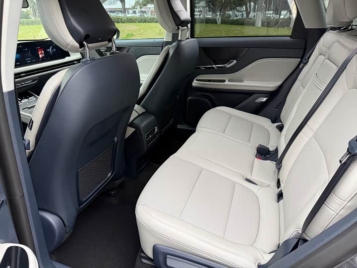 Фото 7 - Lincoln Z (Zephyr)