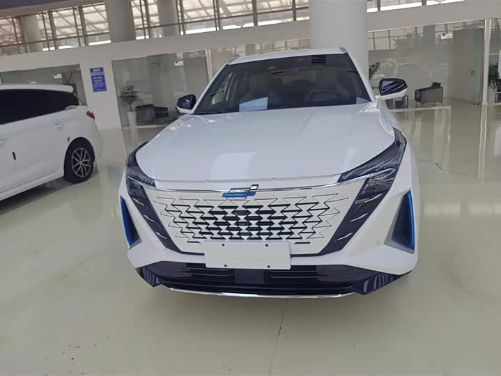 Фото 2 - Changan Oshan Z6 Hybrid