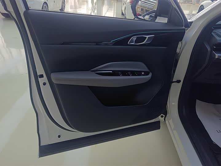 Фото 7 - Changan Oshan Z6 Hybrid