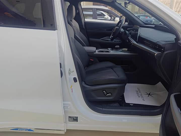 Фото 8 - Changan Oshan Z6 Hybrid