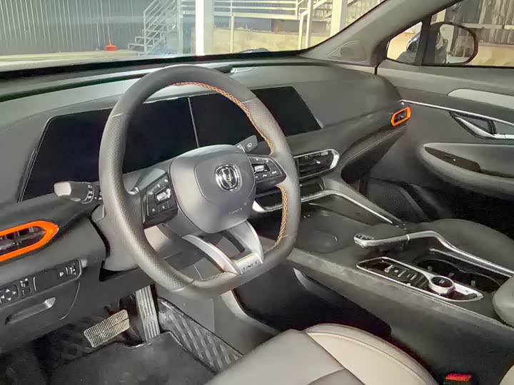 Photo 9 - Changan UNI-T