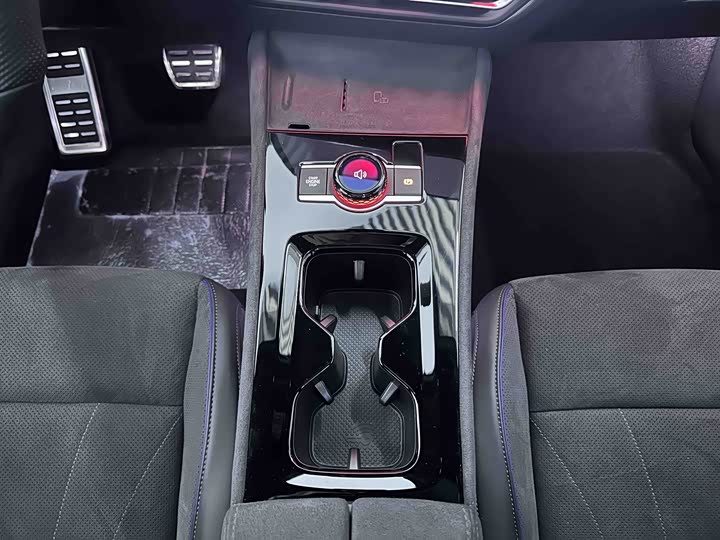 Фото 9 - Volkswagen Tiguan L Pro