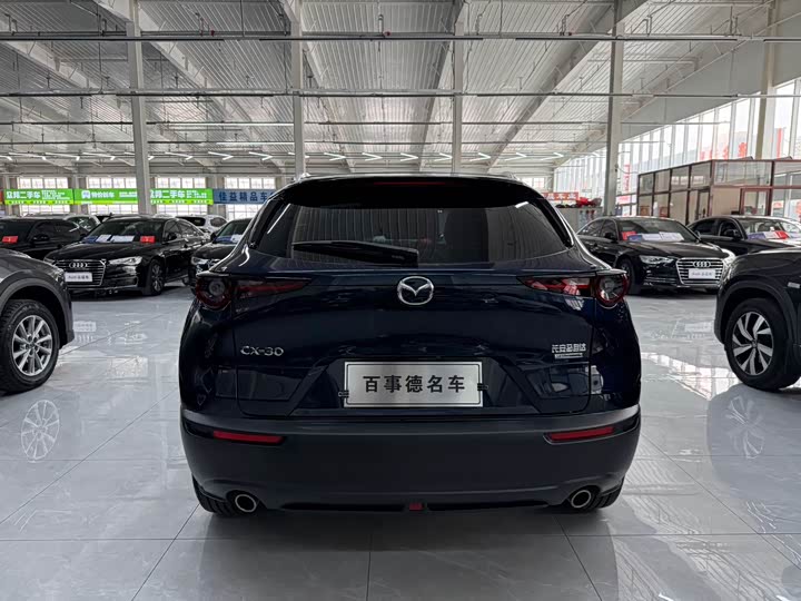 Photo 8 - Mazda CX-30