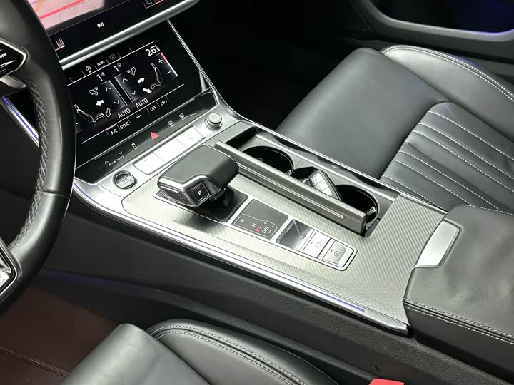 Фото 6 - Audi A6L