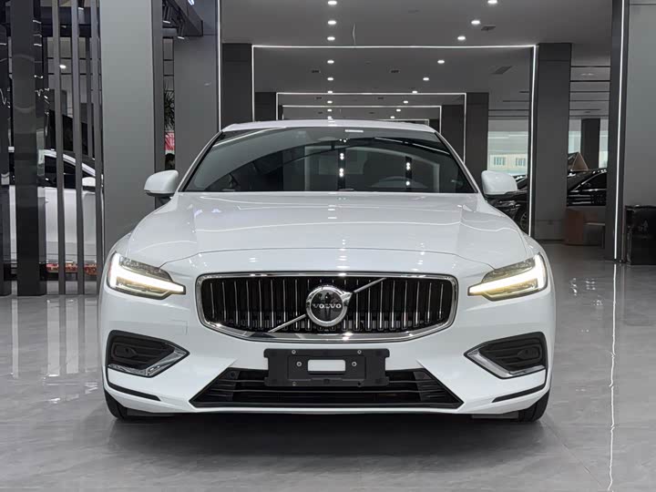 Фото 2 - Volvo S60