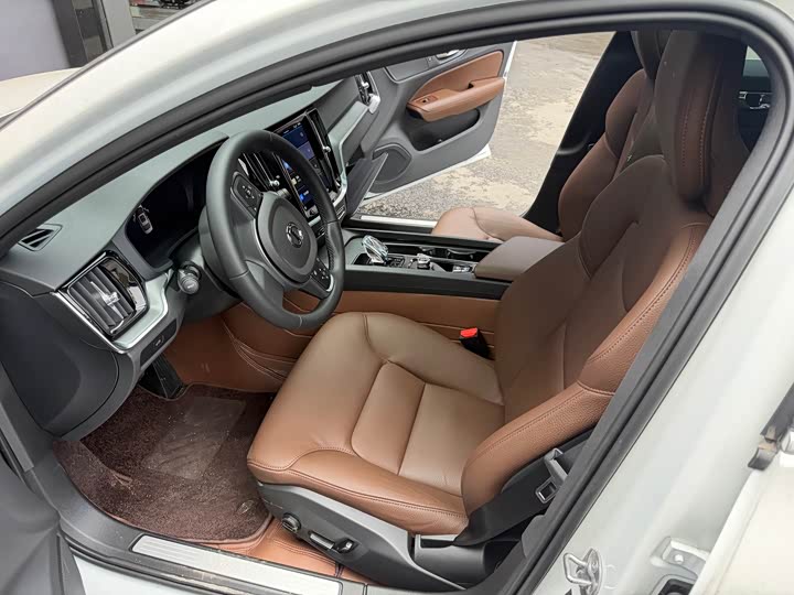 Фото 4 - Volvo S60