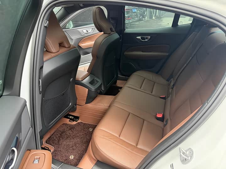 Фото 6 - Volvo S60