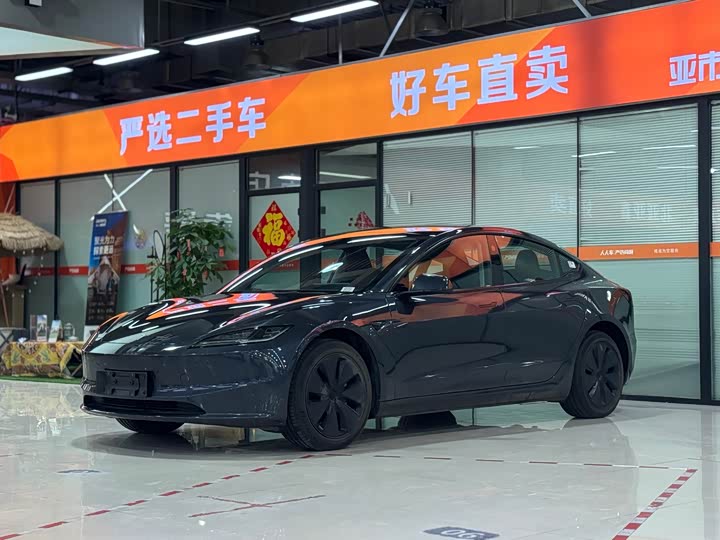 Фото 1 - Tesla Model 3