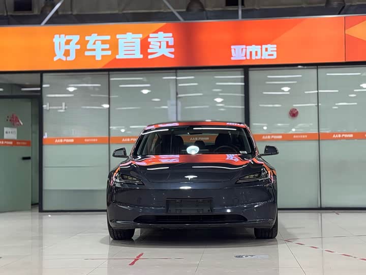 Фото 2 - Tesla Model 3