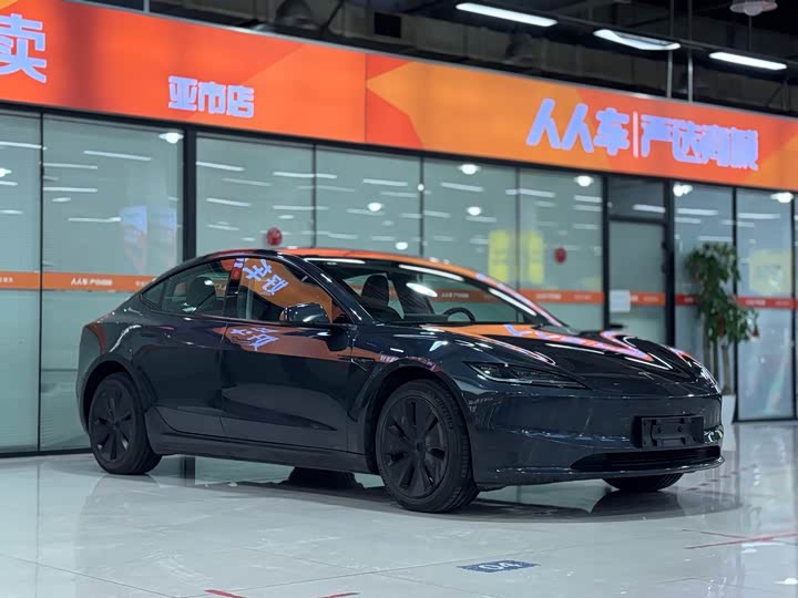 Фото 3 - Tesla Model 3