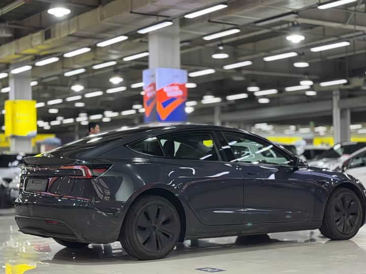 Фото 5 - Tesla Model 3