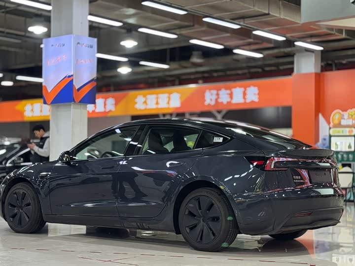 Фото 6 - Tesla Model 3