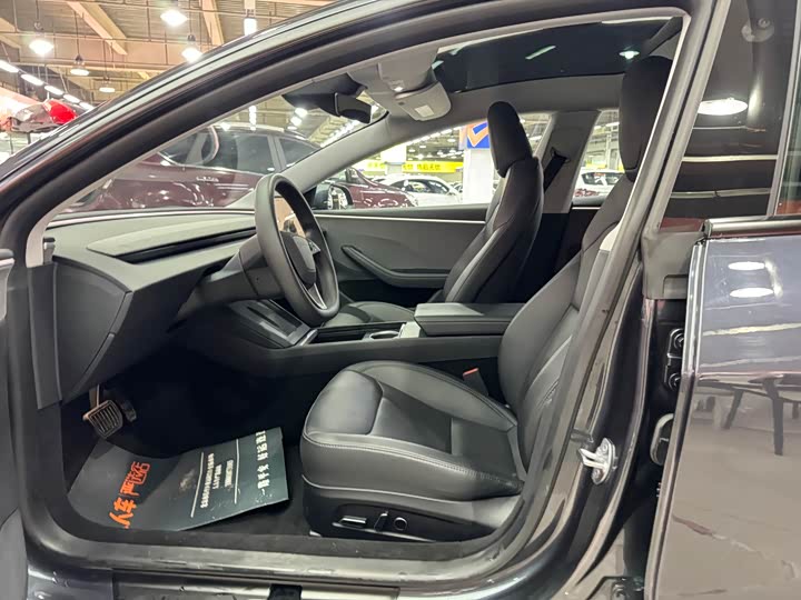 Фото 7 - Tesla Model 3