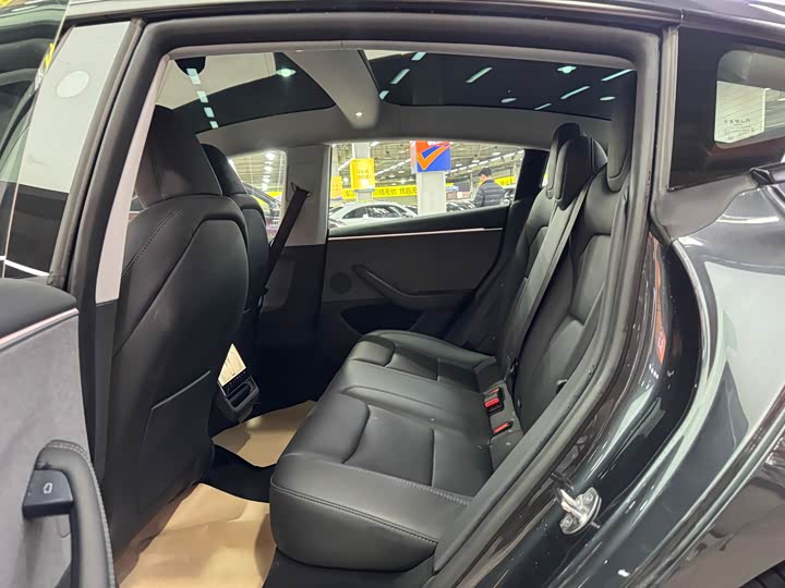 Фото 8 - Tesla Model 3