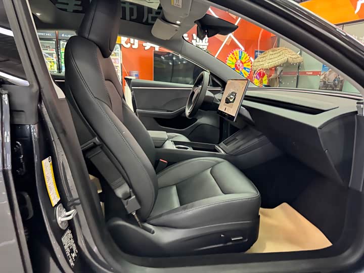 Фото 9 - Tesla Model 3