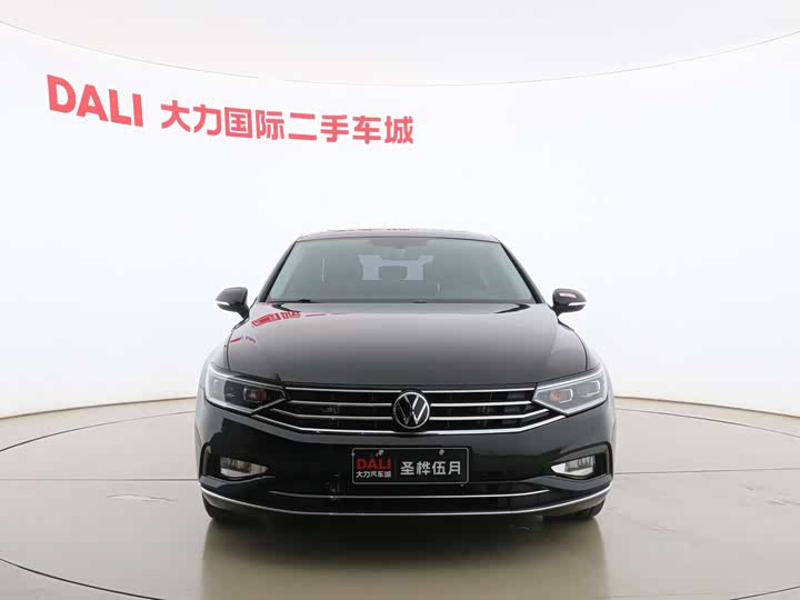 Photo 2 - Volkswagen Magotan