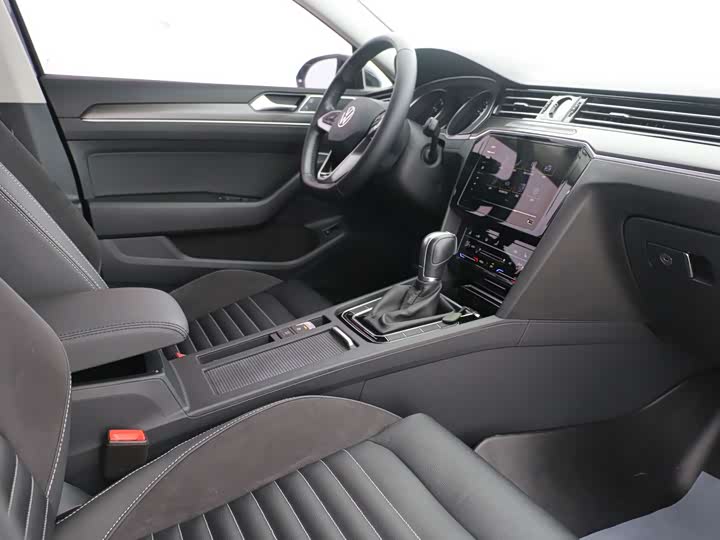 Photo 8 - Volkswagen Magotan