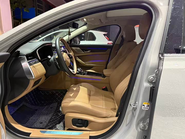 Фото 4 - Jaguar XF L