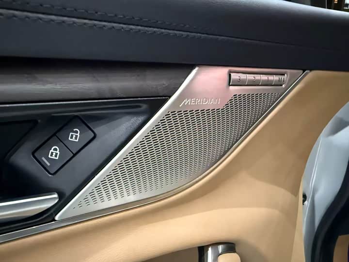 Фото 8 - Jaguar XF L