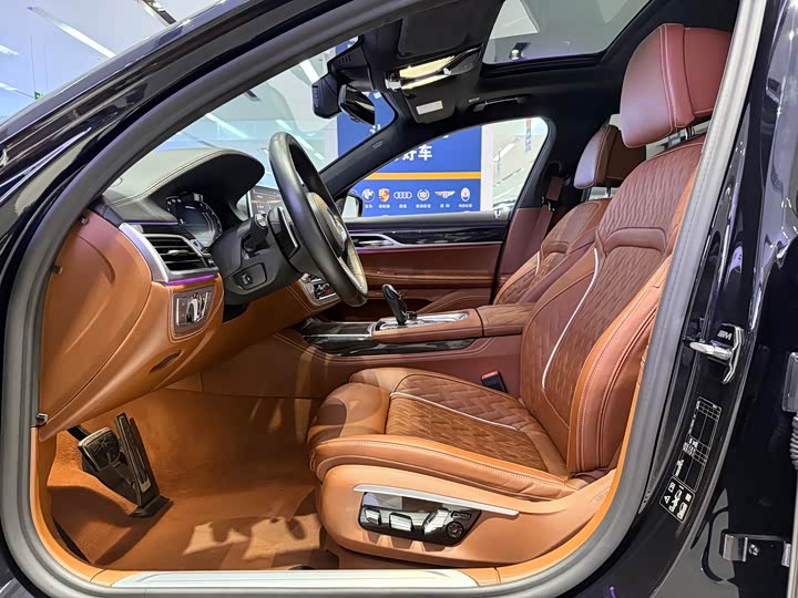 Фото 6 - BMW 7 Series