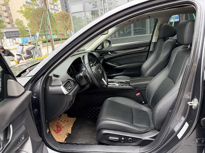 Photo 9 - Honda Accord