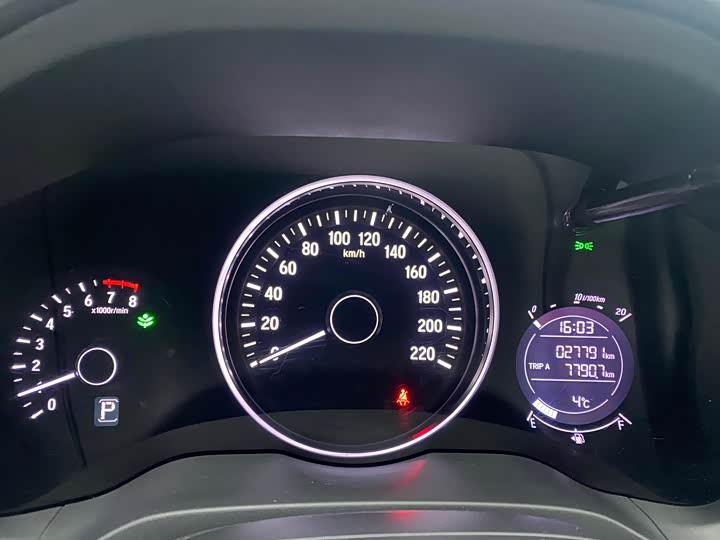 Фото 8 - Honda Vezel