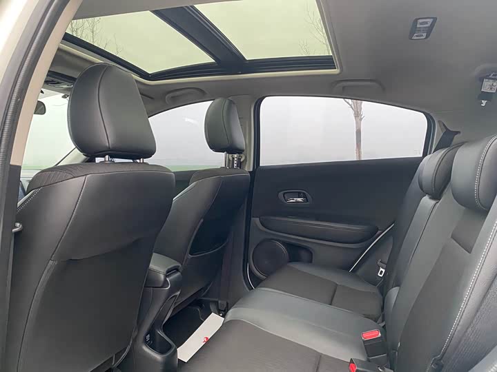 Фото 9 - Honda Vezel