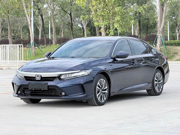 Фото 1 - Honda Inspire