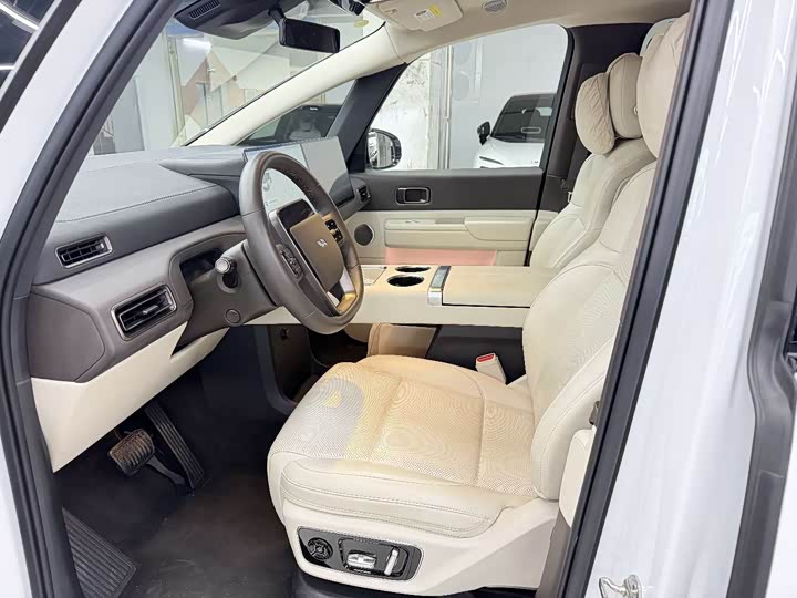 Фото 5 - LiXiang Mega