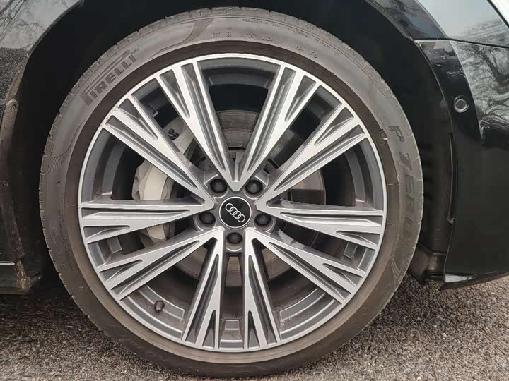 Фото 8 - Audi A6L