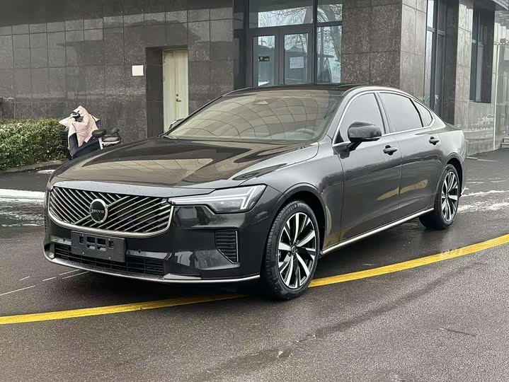 Фото 1 - Volvo S90