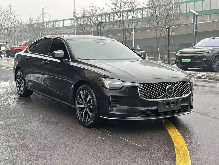 Фото 3 - Volvo S90
