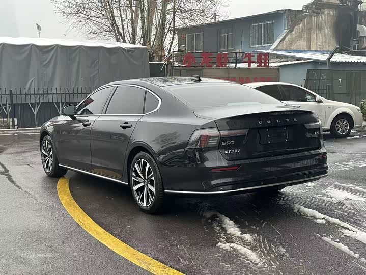 Фото 4 - Volvo S90