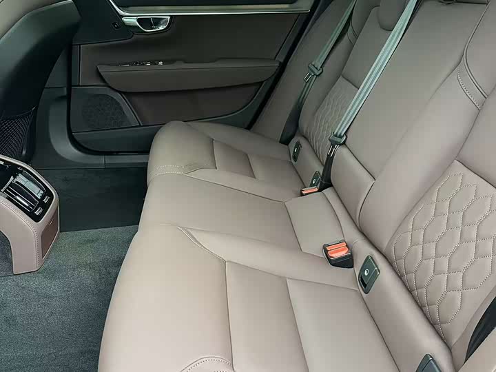 Фото 8 - Volvo S90