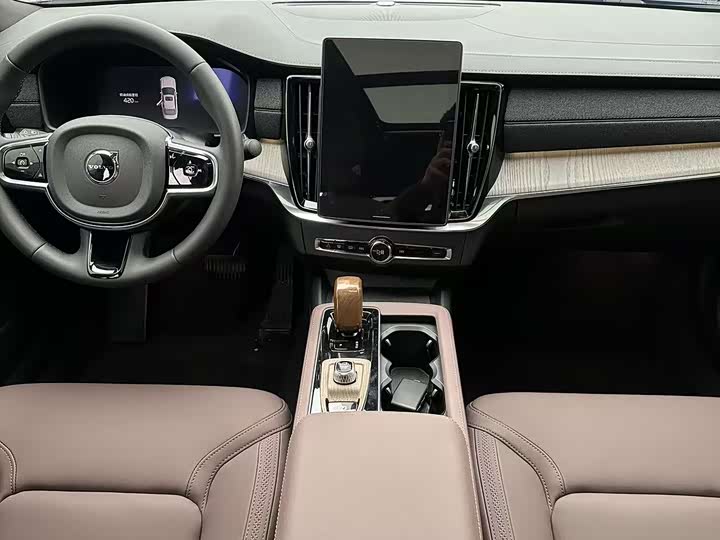 Фото 9 - Volvo S90