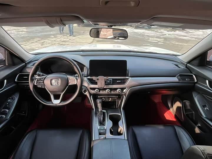 Фото 4 - Honda Accord