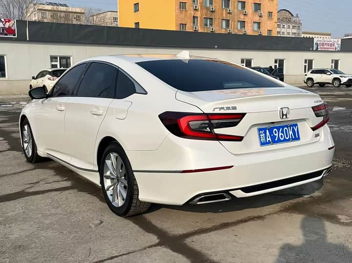 Фото 7 - Honda Accord