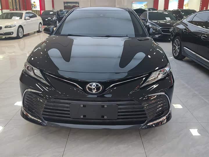 Фото 2 - Toyota Camry