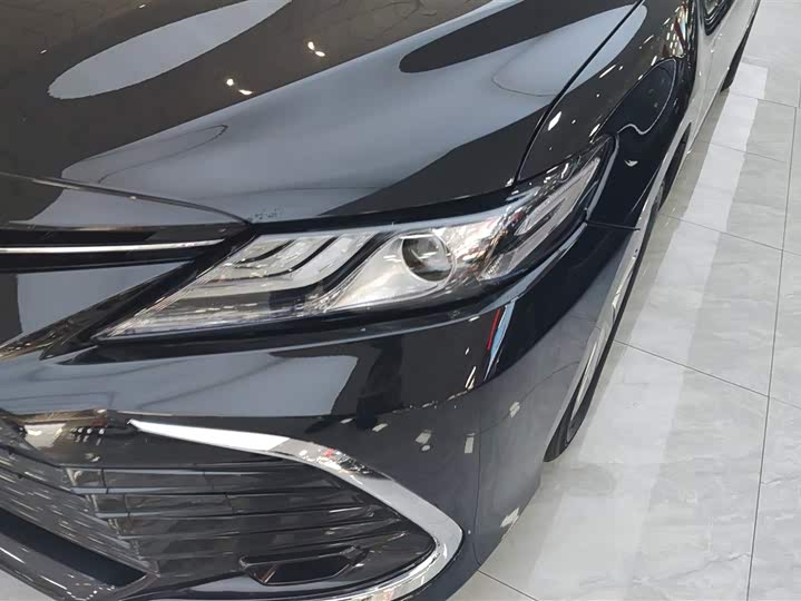 Фото 5 - Toyota Camry