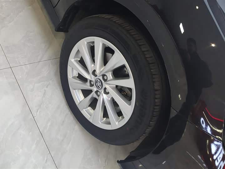 Фото 6 - Toyota Camry