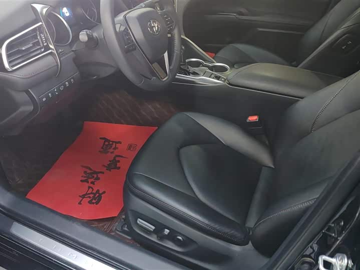 Фото 9 - Toyota Camry