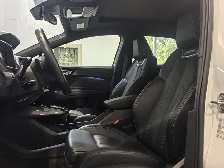 Фото 7 - Audi Q4 e-tron