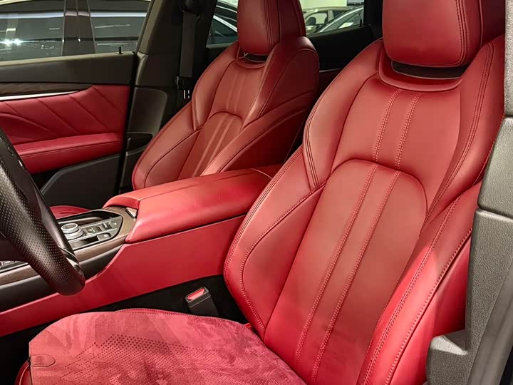 Фото 7 - Maserati Levante