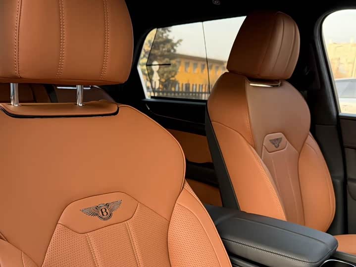 Фото 10 - Bentley Bentayga